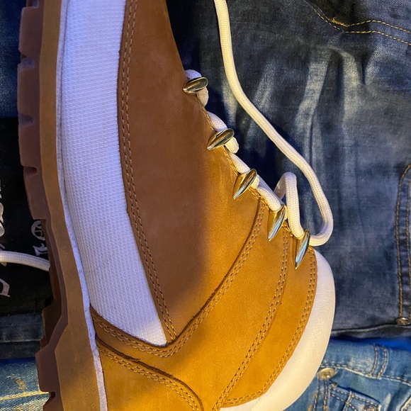 timberland women’s winter boots - Picture 2 of 5